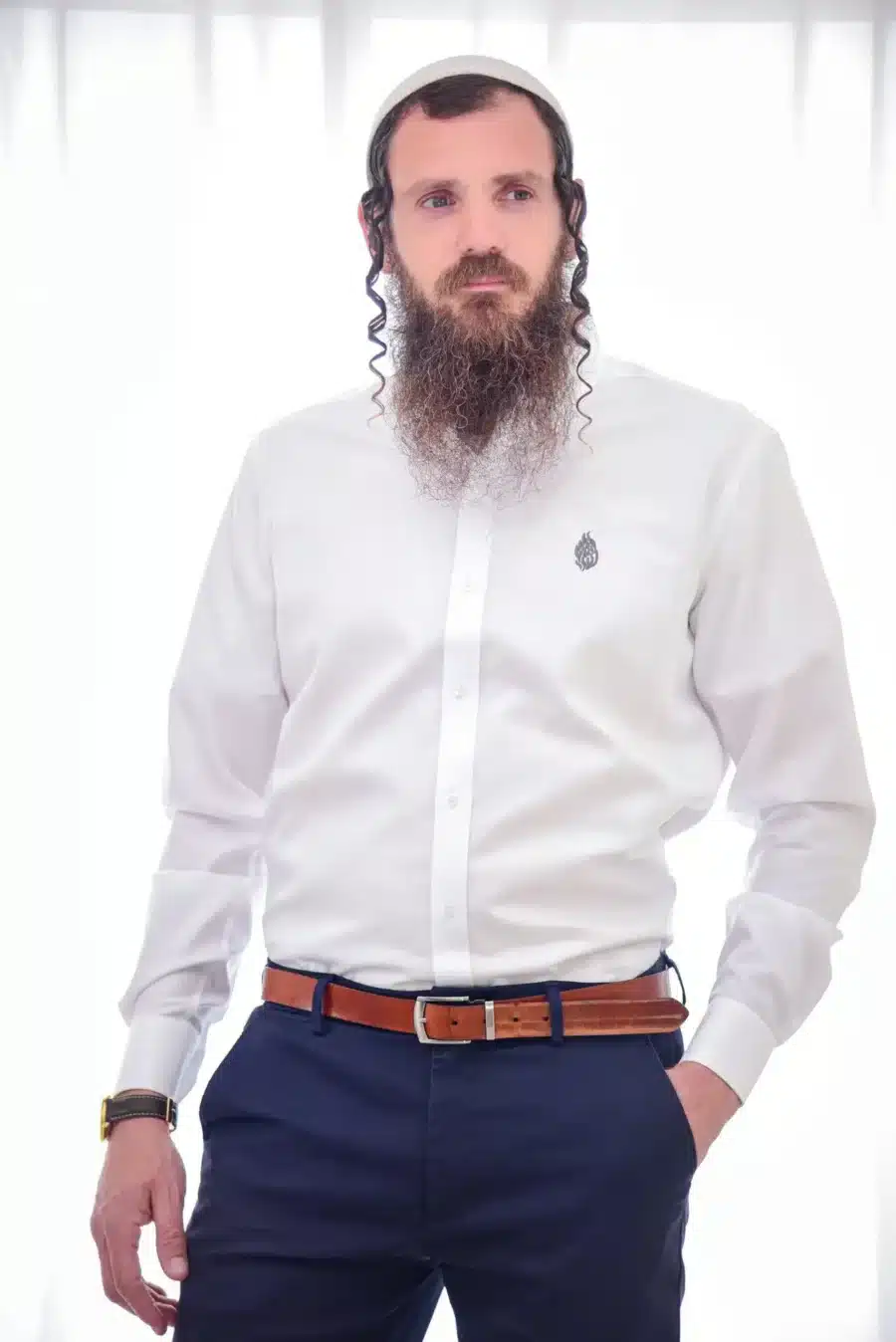חולצה מכופתרת לבנה 100% כותנה עם רקמה כסופה 'האש שלי'